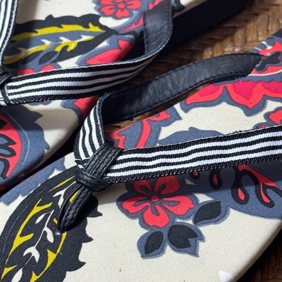 J.Crew Flip Flops Floral Print Fabric Upper Rubber Sole Size 10 - Picture 2 of 5